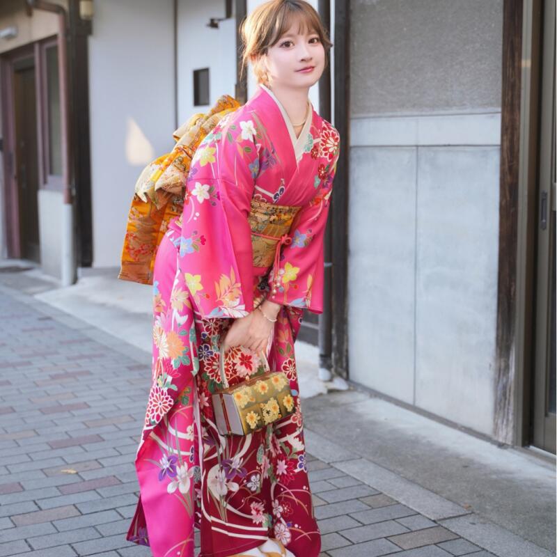 Women Formal Wear For Meeting - Traditioneller japanischer vibrierender Kimono für Bar